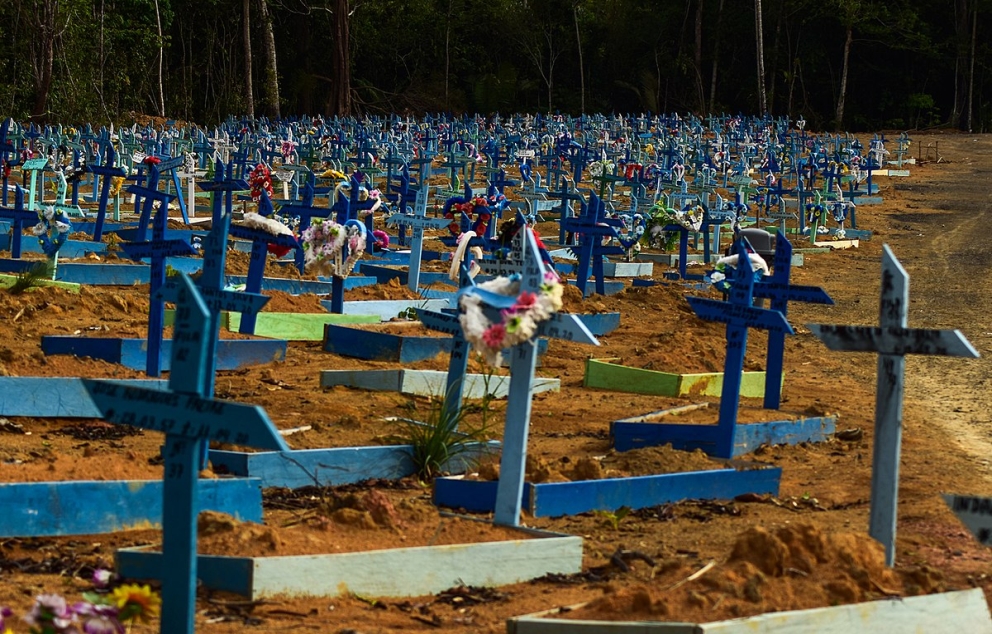 בית קברות במנאוס, ברזיל, נובמבר 2020   מקור: ויקיפדיה (מזכירות הבריאות מנאוס)
